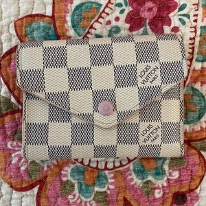 Louis Vuitton Women’s Wallet: Barely Used Light Pink Interior
